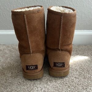 UGG Chesnut Short Suede Boots